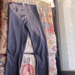 Lululemon black capri leggings size 6